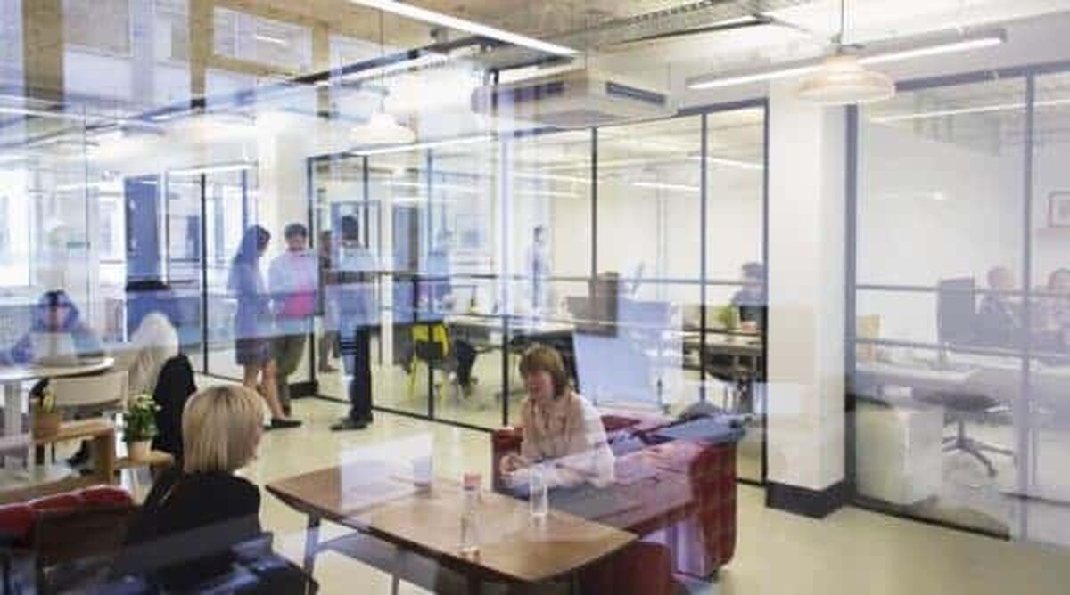 Din cauza deficitului de forţă de muncă, România riscă blocaje majore pe piața muncii