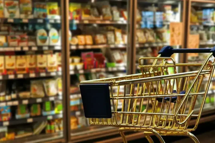 Cu cât a crescut costul unui coș de cumpărături pentru români, în acest an? Supermarket e1734850968847.webp