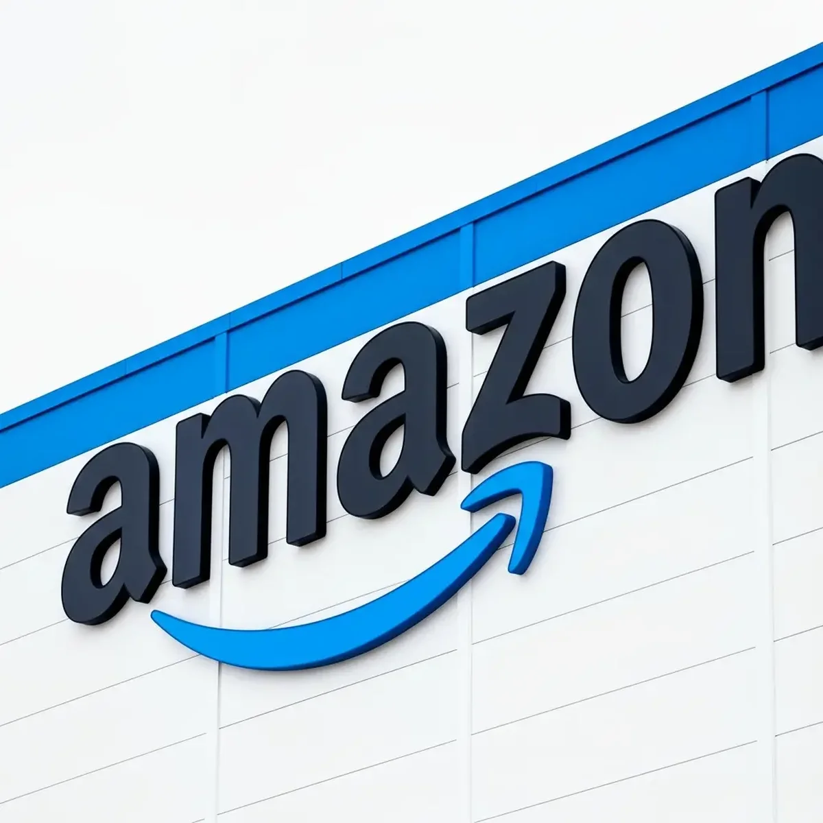 Amazon intenţionează să reducă 30.000 de posturi din birouri