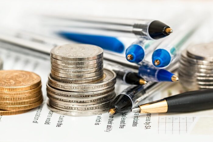 Care sunt strategiile eficiente să economisești chiar și atunci când veniturile par insuficiente? coins 948603 1280