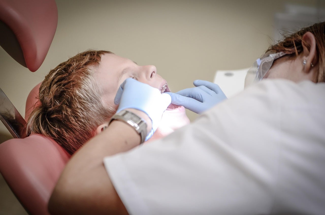 Ce preț are un aparat dentar în România
Ce influențează prețul final