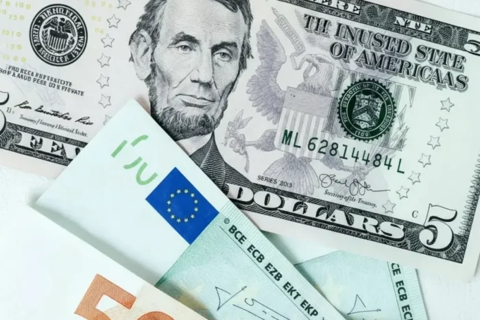 euro aproape neschimbat aurul scade semnificativ la bnr.webp