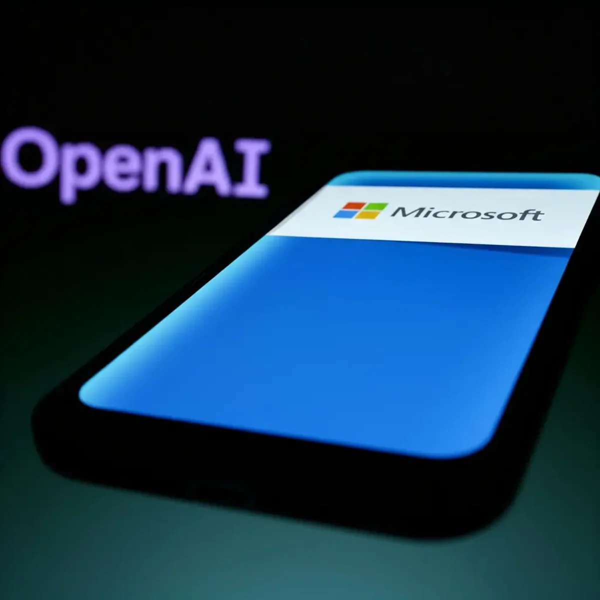 Care sunt planurile Microsoft în achiziționarea a 27% din OpenAI într-un parteneriat major?