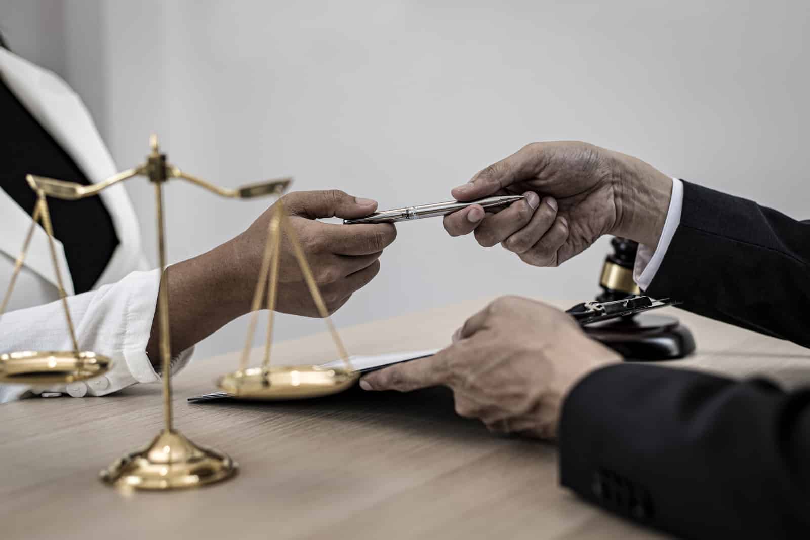 Decizia unui procuror şi rolul unui avocat în procedura de contestare a acestei decizii