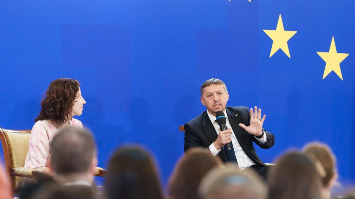 Ministerul Educaţiei: În luna noiembrie vor fi încărcate cardurile educaționale Daniel David