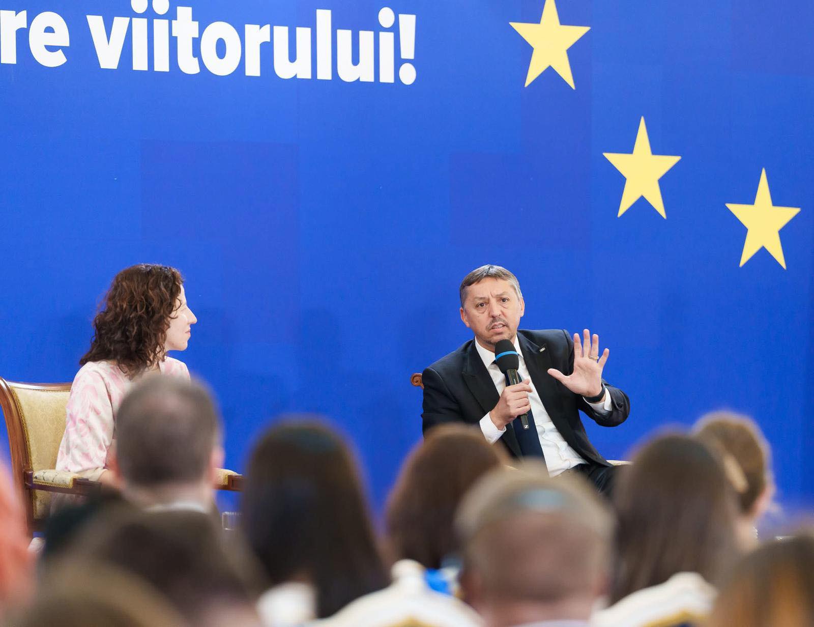 Ministerul Educaţiei: În luna noiembrie vor fi încărcate cardurile educaționale