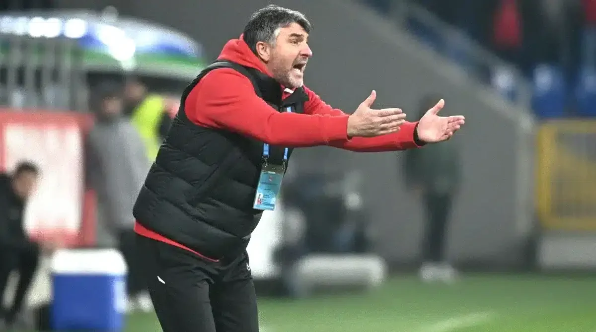 arbitrajul in centrul atentiei dupa o faza controversata la uta u cluj.webp