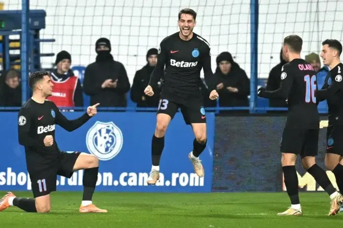 david miculescu paraseste terenul la farul fcsb schimba planul in plin meci.webp