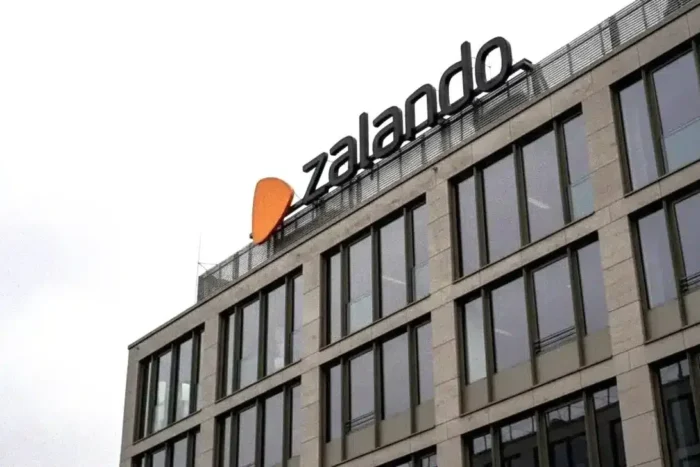 Zalando contestă în instanță decizia Comisiei Europene de a o include pe lista platformelor online foarte mari (VLOP) decizia care ar putea schimba regulile pentru gigantii online din europa.webp
