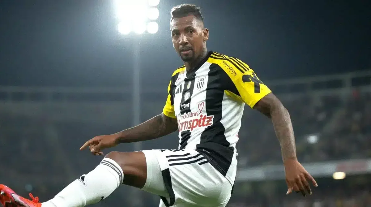 Jerome Boateng la Barcelona: Vizita Surprinzătoare Care a Împărțit Opiniile Fanilor jerome boateng la barcelona vizita care a starnit reactii neasteptate in randul fanilor.webp