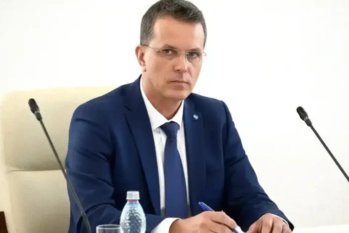 lonut mosteanu in mijlocul unor discutii neobisnuite despre ministerul apararii.webp