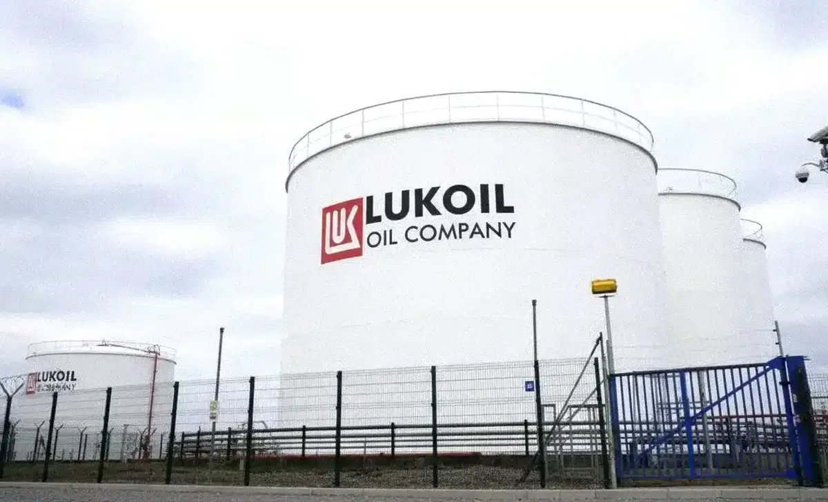 Cum încearcă Lukoil să-si salveze activele din strainatate pe ultima suta de metri?