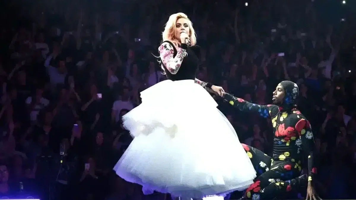 Momente grele pentru Lady Gaga în culisele turneului Joanne momente grele pentru lady gaga in culisele turneului joanne.webp
