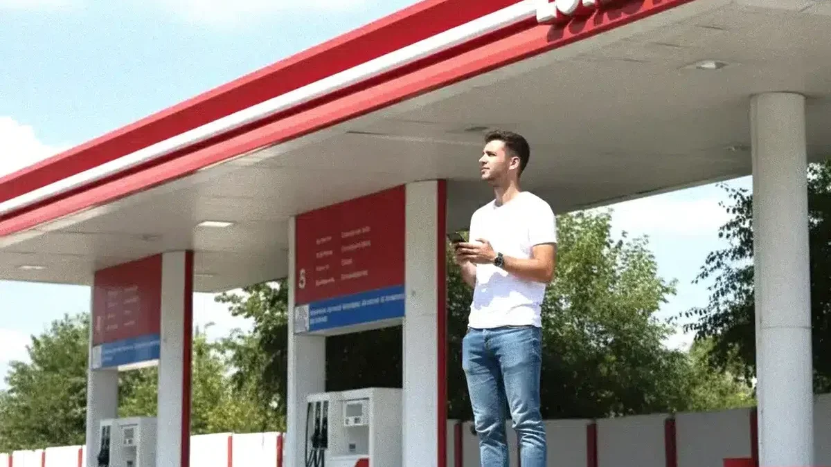 schimbare neasteptata la rafinaria lukoil din romania ce urmeaza pentru angajati si piata de combust