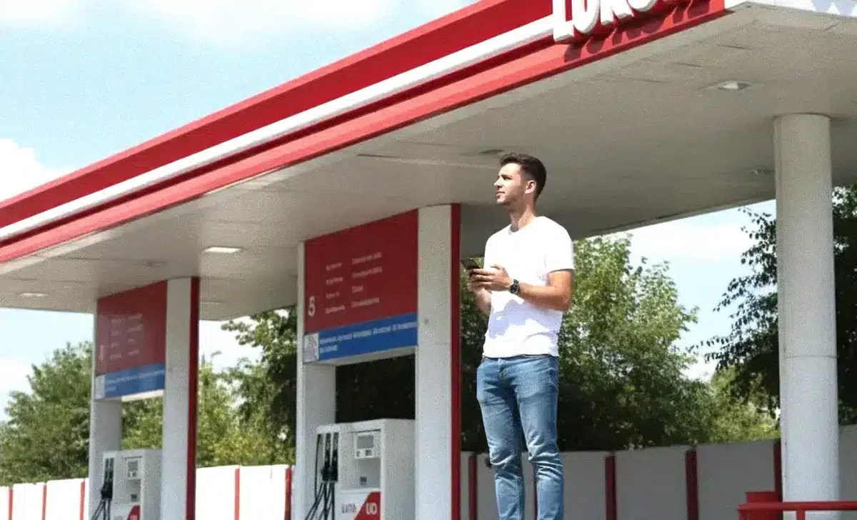 Cum gestionează autorităţile române situaţia de la rafinăria Lukoil din România?