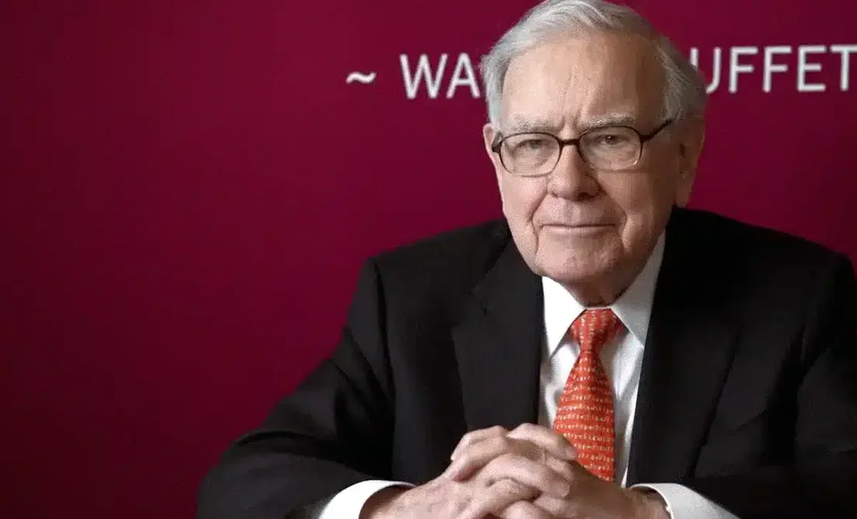 Warren Buffett își încheie oficial cariera publică de la vârful Berkshire Hathaway