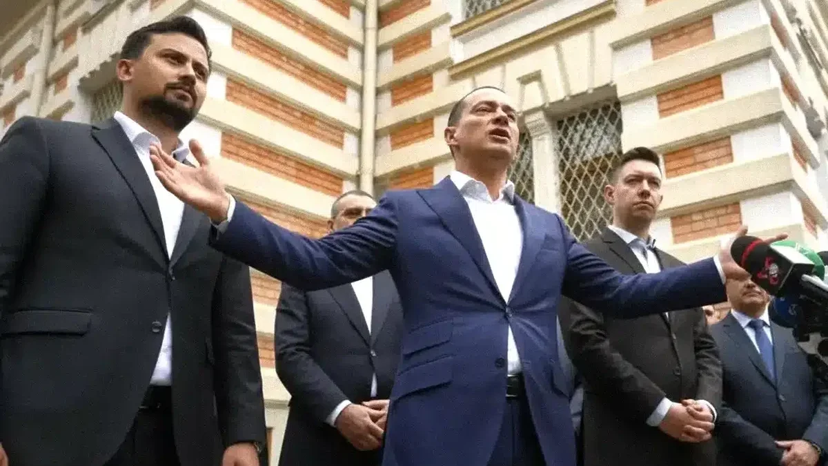 Cum vede Daniel Băluţă siguranta oamenilor, în planul său pentru transformarea Bucureștiului siguranta femeilor devine prioritate intr un plan care ar putea schimba bucurestiul.webp