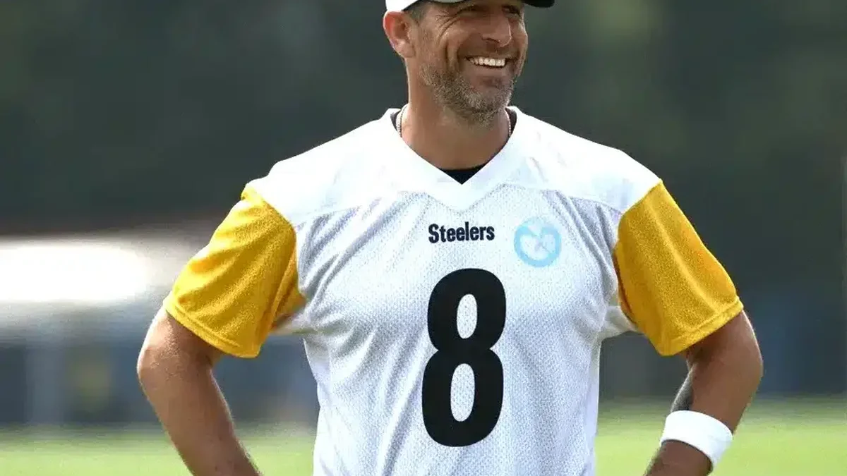 Soţia misterioasă a lui Aaron Rodgers stârnește curiozitate printre cei din jurul echipei sotia misterioasa a lui aaron rodgers starneste curiozitate printre cei din jurul echipei.webp