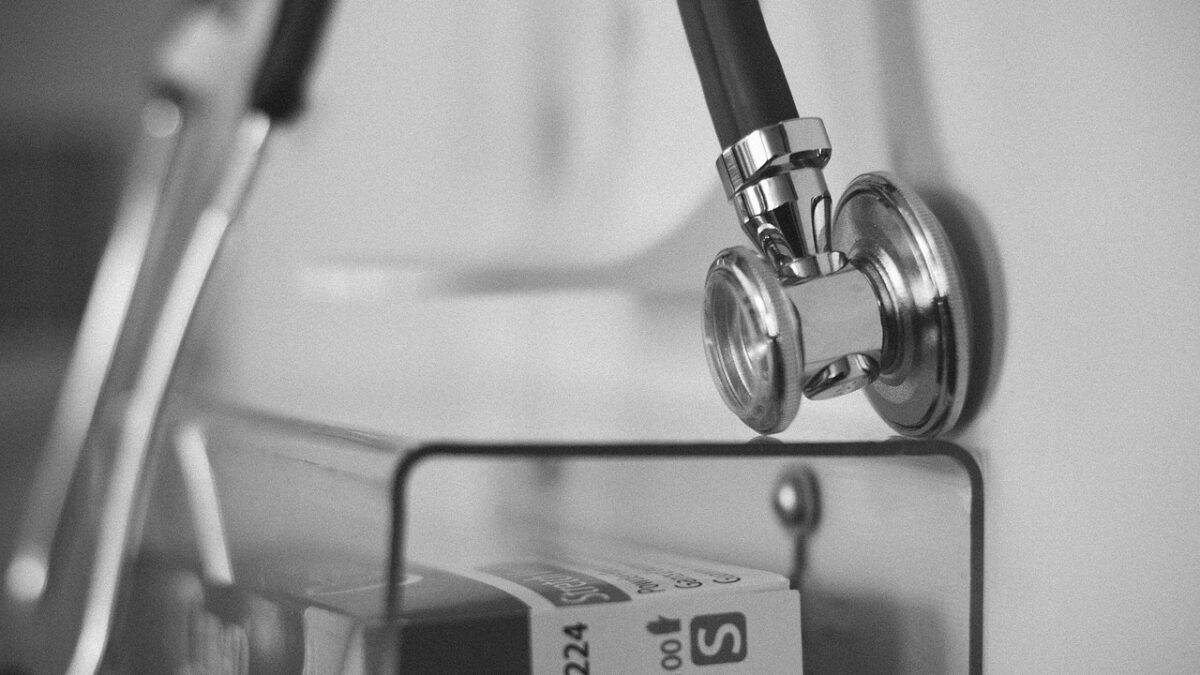 O substanță toxică prezentă în locuințe poate tripla riscul de boli hepatice grave. Studiu stethoscope 840125 1280