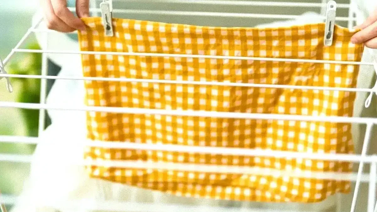 truc simplu care te ajuta sa usuci cearsafurile mai repede in casa.webp