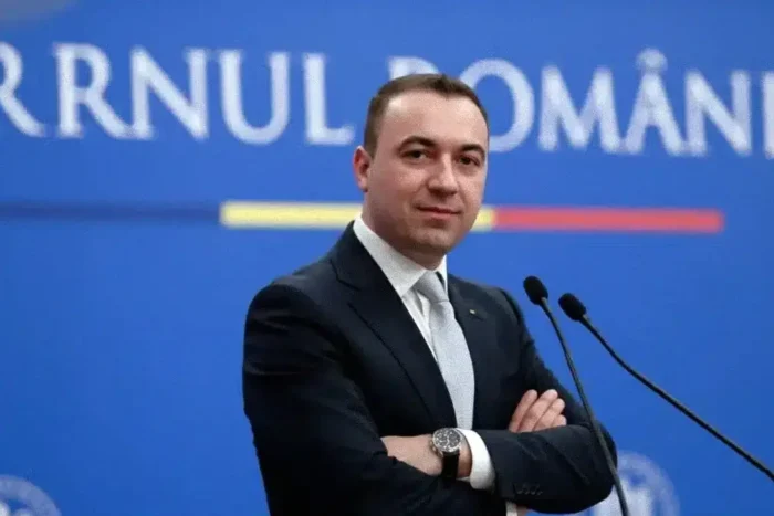 Nou plan al Ministerului Energiei este de a folosi energia solară, captată pe timpul zilei, pentru a ilumina străzile noaptea un nou plan promite sa schimbe noptile din orasele romaniei.webp