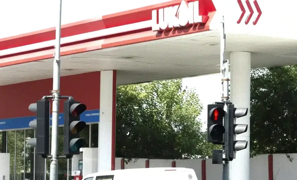 Cum va soluţiona România situaţia companiei Lukoil şi a rafinăriei Petrotel?