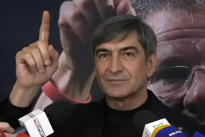 Victor Pițurcă provoacă incertitudini despre viitorul său în fotbalul românesc victor piturca lasa loc de interpretari cu privire la viitorul sau in fotbalul romanesc.webp