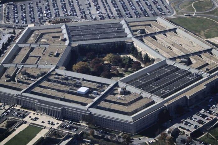Câţi bani au fost redirecţionaţi din fondurile Pentagonului şi de ce? 1 project pentagon