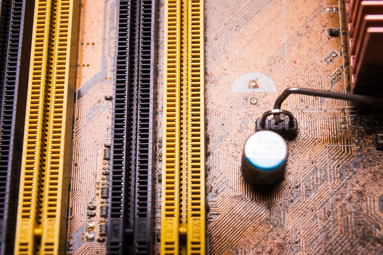 În SUA centrele de date AI intenţionează să reactiveze centralele electrice învechite