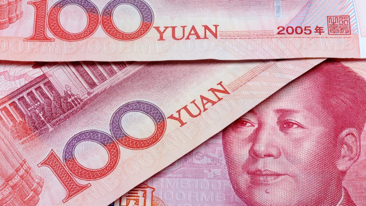 Explozia datoriilor suverane chineze semnaleaza slabiciune persistenta a yuanului
