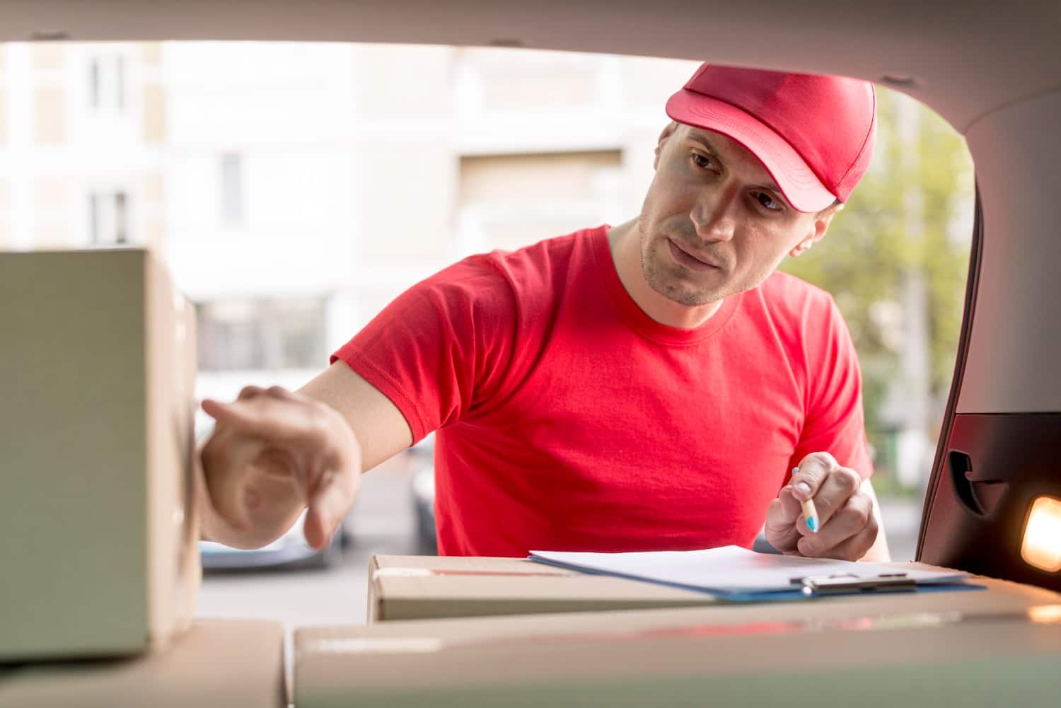 Raj Subramaniam: FedEx raportează rezultate financiare pozitive și își majorează prognoza anuală