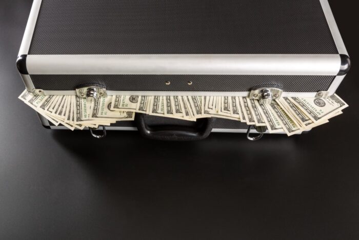 Larry Ellison ofera garantie de 404 miliarde dolari pentru oferta Paramount Skydance