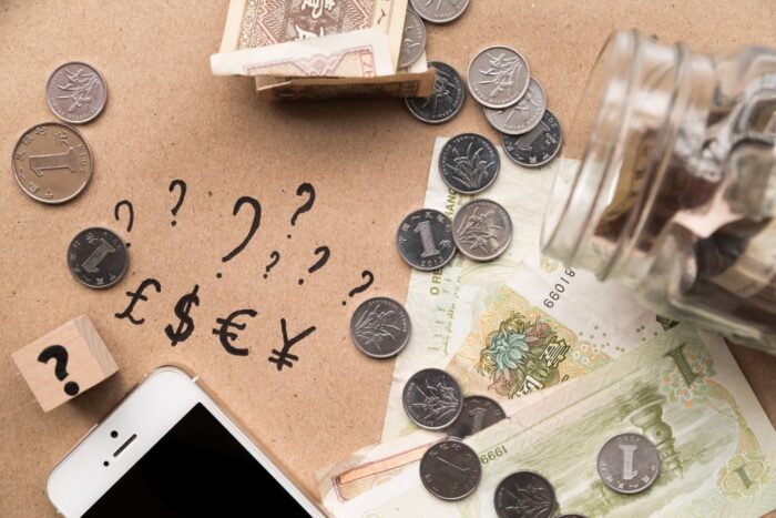 Lira sterlina creste dupa votul strans al Bancii Angliei