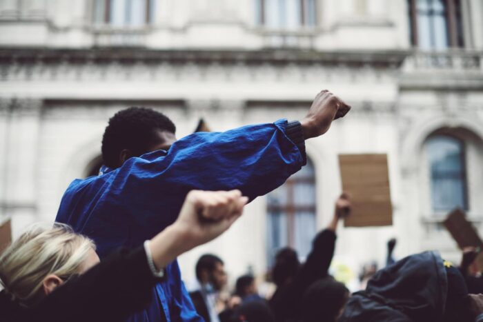 Marea Britanie creste pragul pentru taxa de mostenire a fermierilor la 25 milioane lire dupa protest