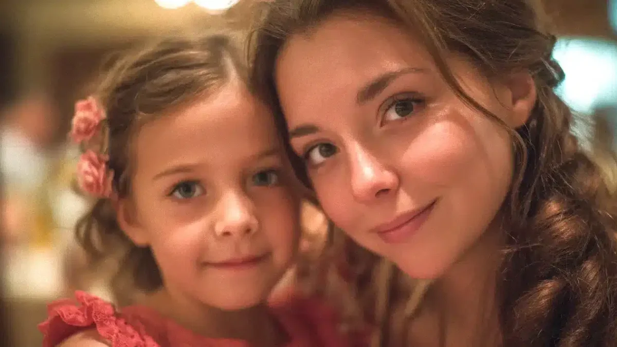 andreea tonciu intr un moment special alaturi de rebecca la un eveniment de familie.webp