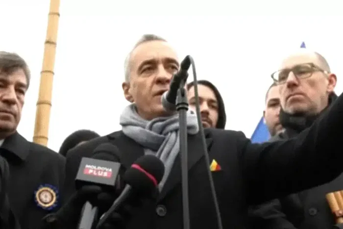 calin georgescu intampinat cu reactii neasteptate la alba iulia.webp