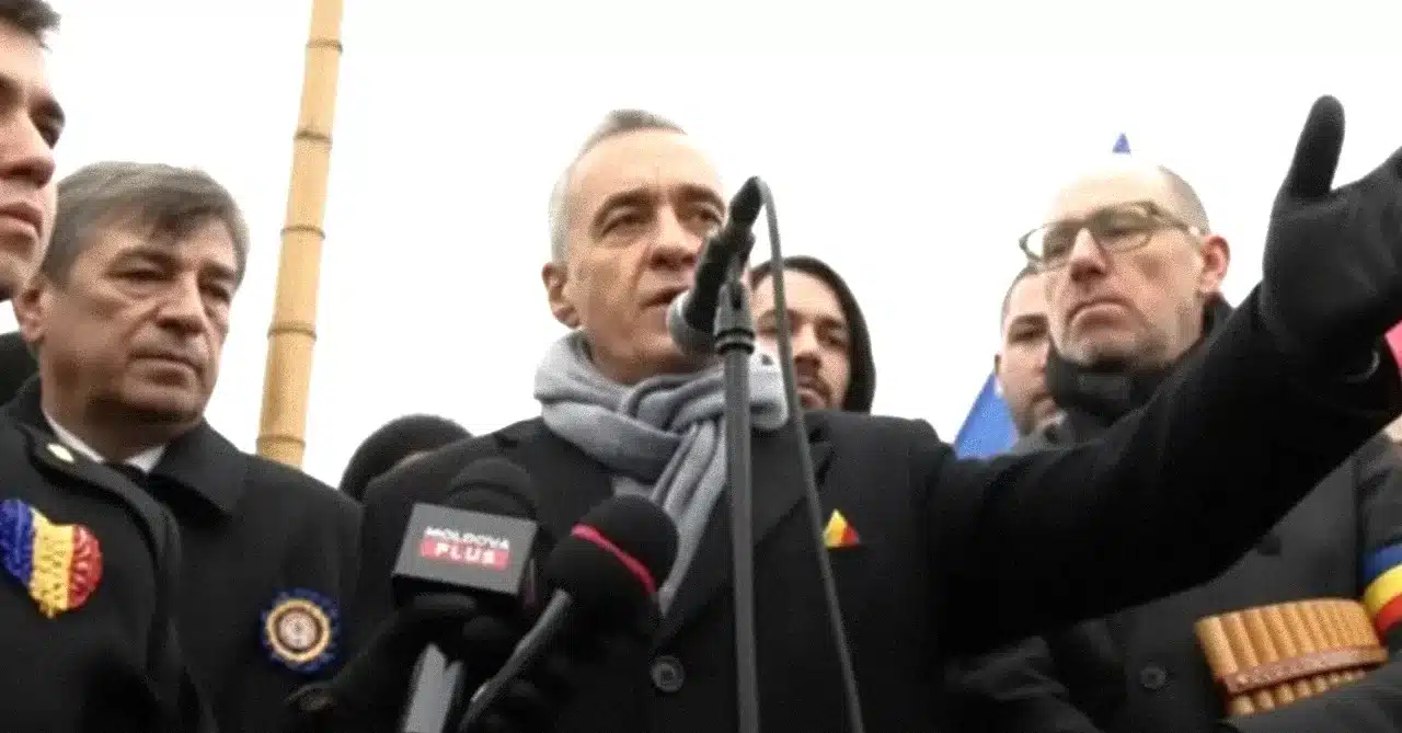 Cum a fost întâmpinat Călin Georgescu şi ce a spus la evenimentul la Alba Iulia