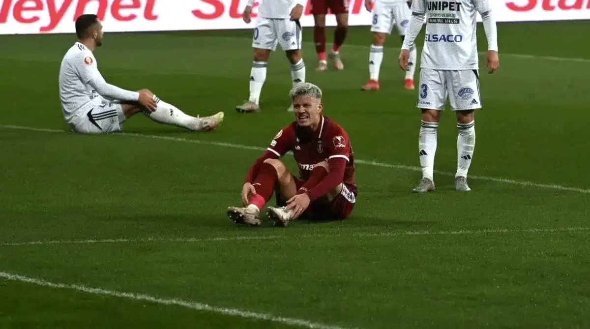 claudiu petrila in centrul atentiei dupa o faza rara la meciul fc botosani rapid.webp