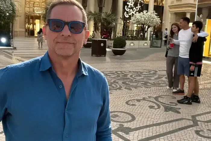 dan negru descopera detalii neasteptate in vacanta sa din qatar.webp