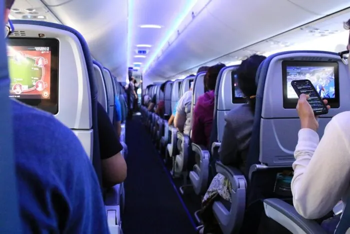 flight-4516478_1280-1.jpg