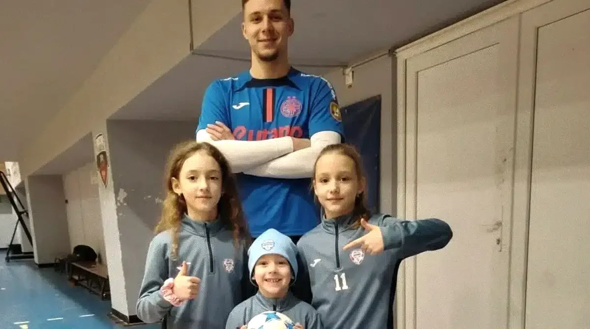 Louis Munteanu: Gestul Surprinzător Care a Generat Reacții În Lumea Fotbalului louis munteanu si gestul care a starnit reactii neasteptate in lumea fotbalului.webp