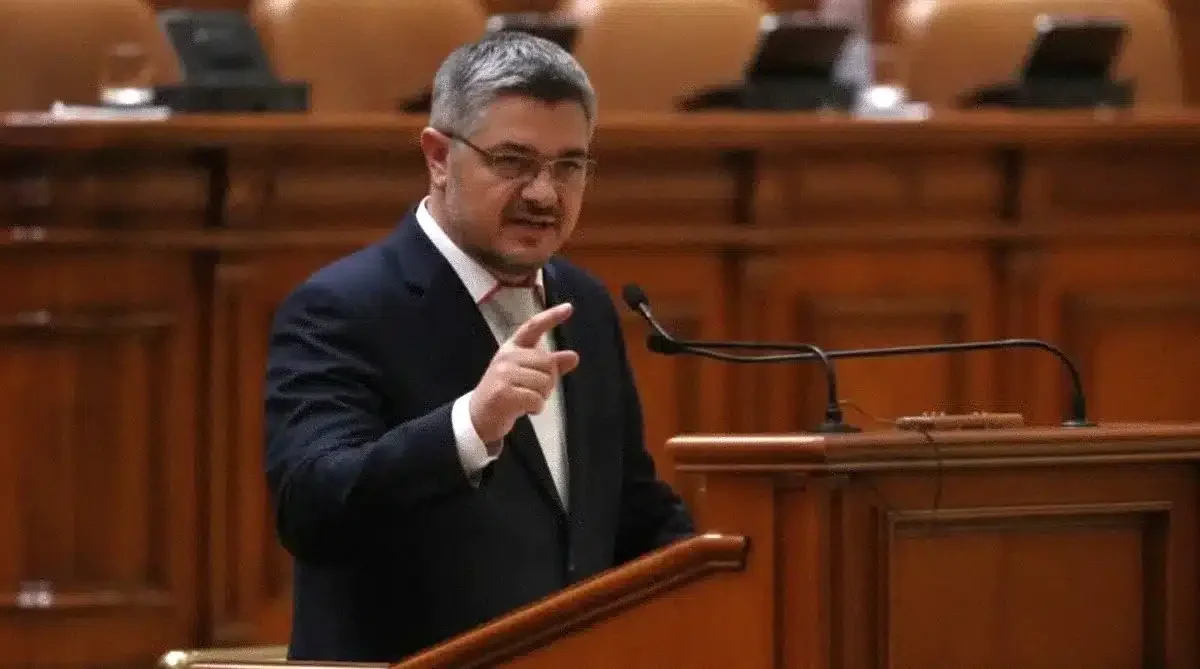 motiune de cenzura depusa impotriva guvernului bolojan si reactii neasteptate pe scena politica.webp