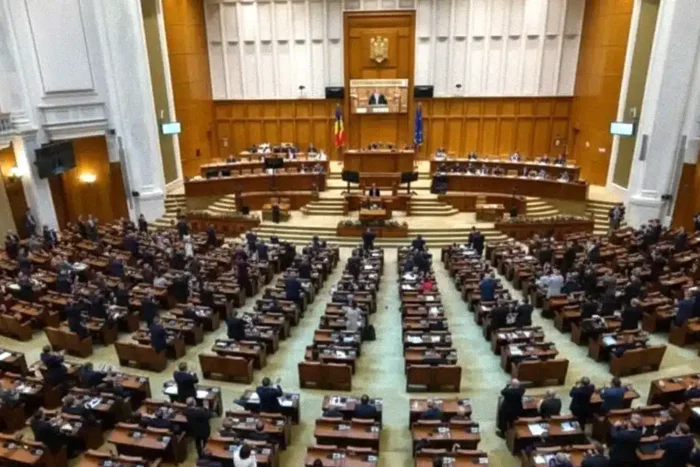 motiunea_simpla_aduce_tensiune_in_parlament_si_pune_presiune_pe_ministrii_cheie.webp.webp
