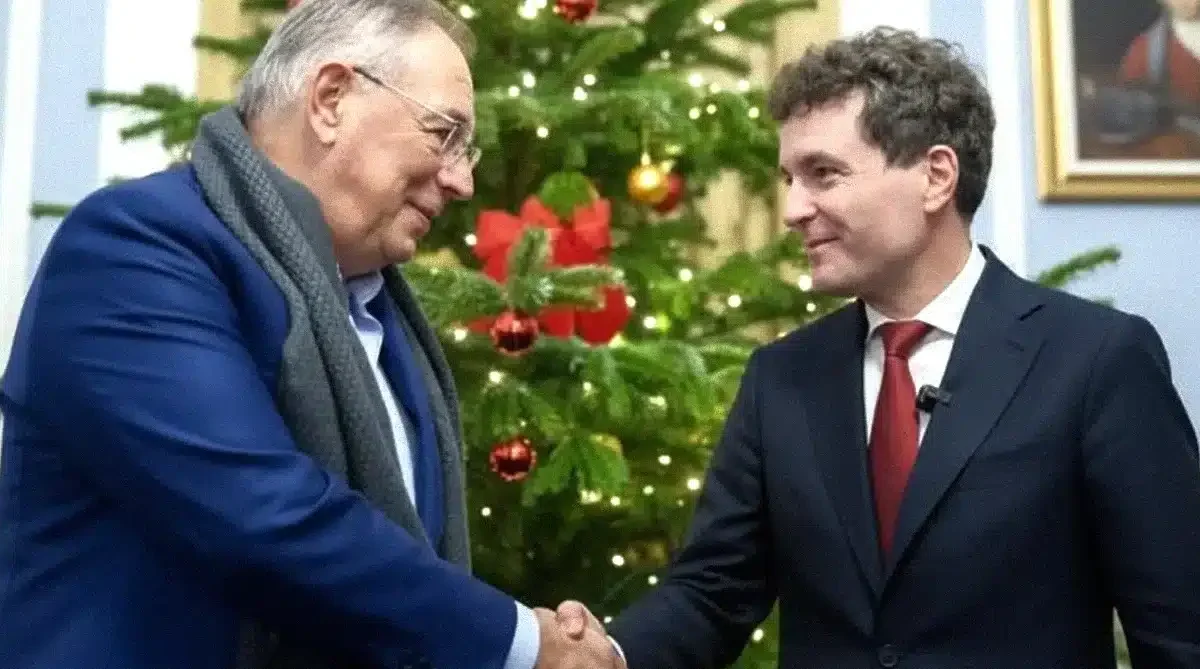 Cum au primit românii, întâlnirea dintre Nicușor Dan și Sir George Iacobescu la Londra? nicusor dan descopera o poveste de succes romanesc in inima londrei.webp