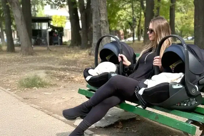 roxana nemes descopera bucurii neasteptate in primul craciun alaturi de gemenii sai.webp