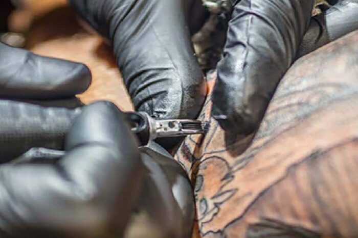 salon-de-tatuaje-arta-pe-piele-912161.jpg