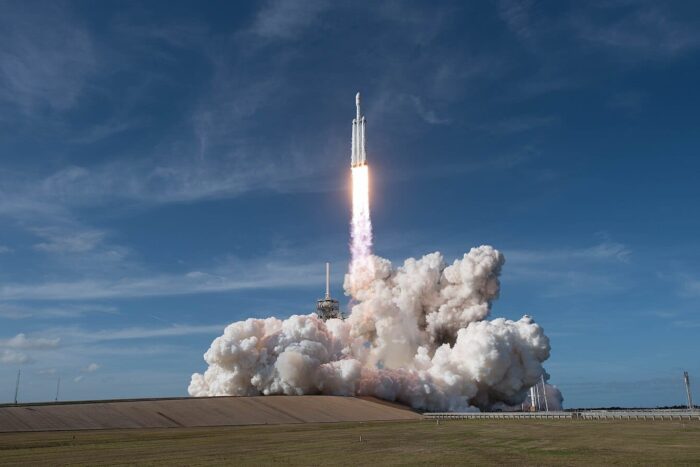 spacex si blue origin pregatesc planuri mari pentru 2026