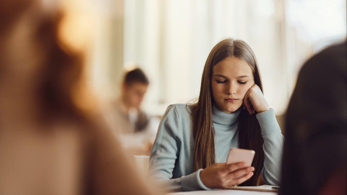 Adolescenții din Australia caută soluții pentru a ocoli interdicțiile rețelelor sociale