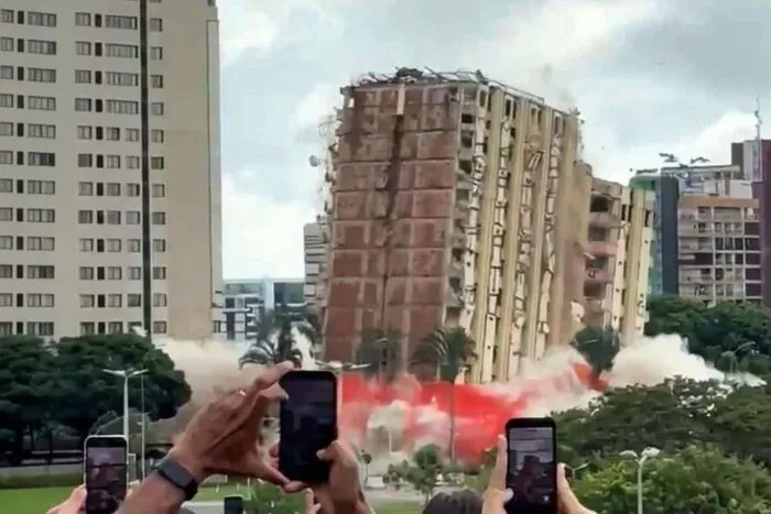 165-kg-de-explozibil-au-sters-13-ani-de-abandon-demolarea-torre-palace