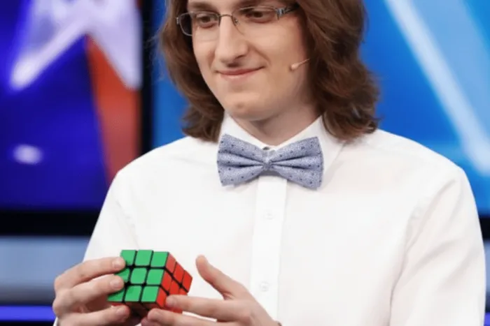 Cristian Leana, de la "Românii au Talent" la afaceri cu cuburi Rubik
